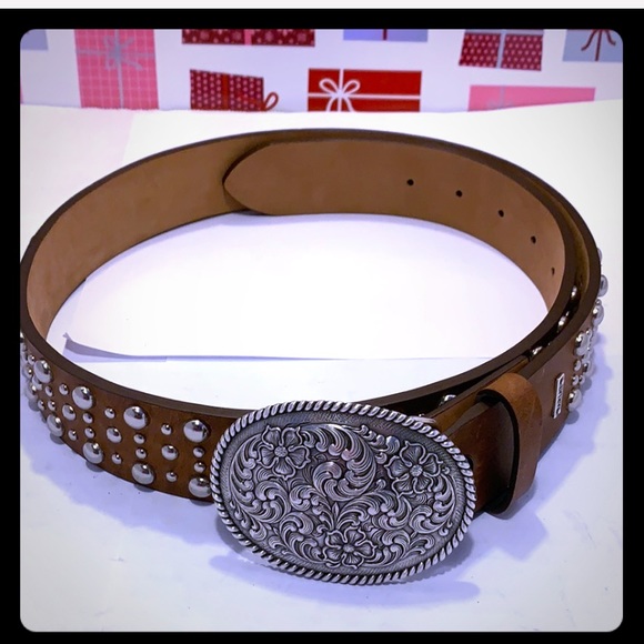 NWOT/NEW ARIAT Tan Leather Studded Women Belt: 32 - Picture 6 of 8